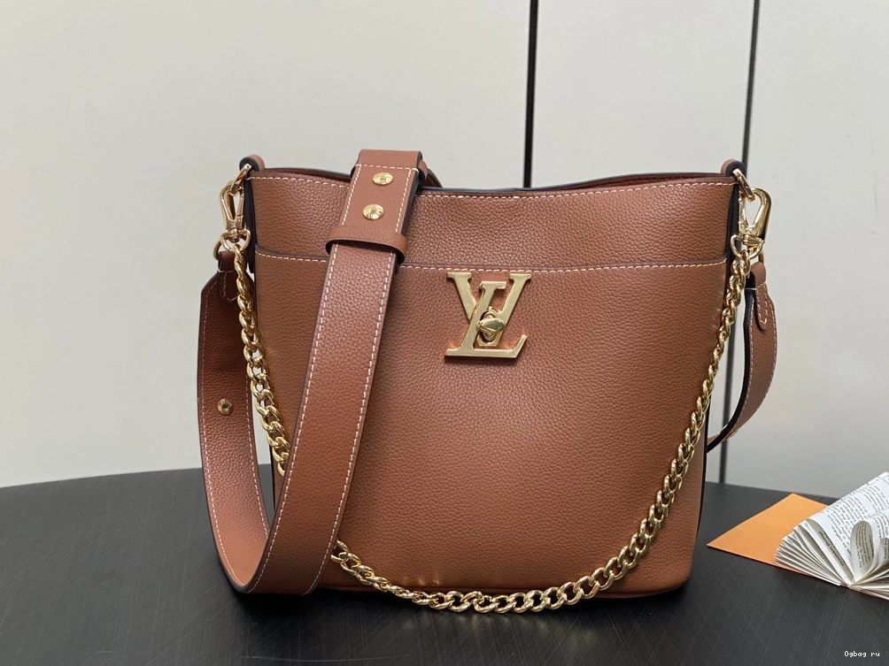 12CM x x VUITTON 20.5 LOUIS 20 - Walk and Lock 0817
